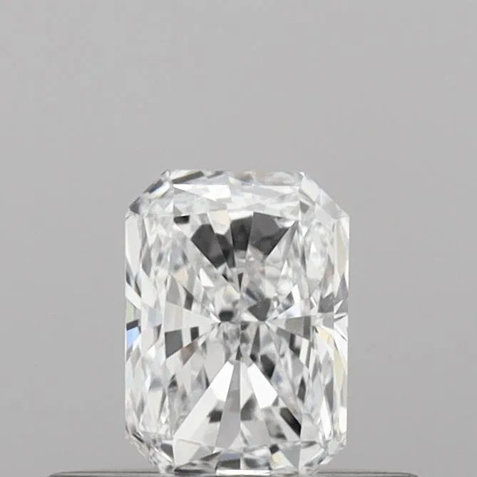 0.31ct Radiant Lab Grown Diamond (Colour D, Clarity VVS2, IGI Certified)