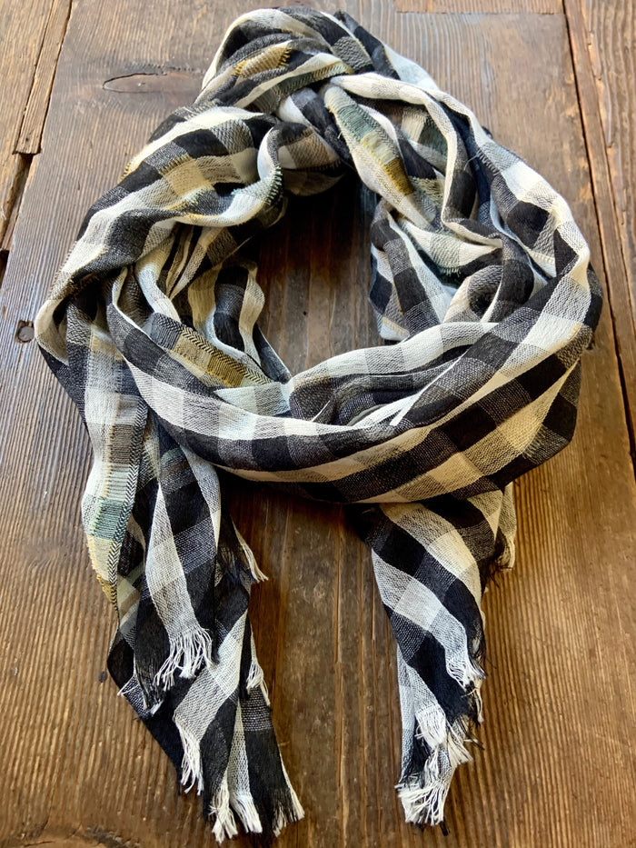 Delia Scarf
