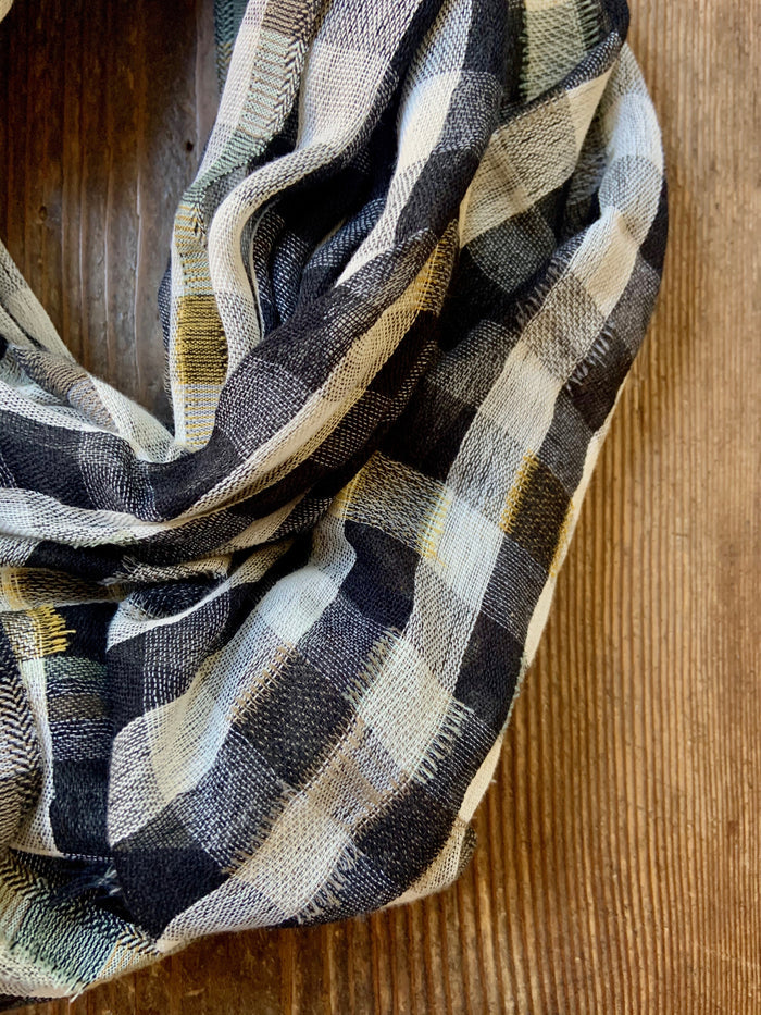 Delia Scarf