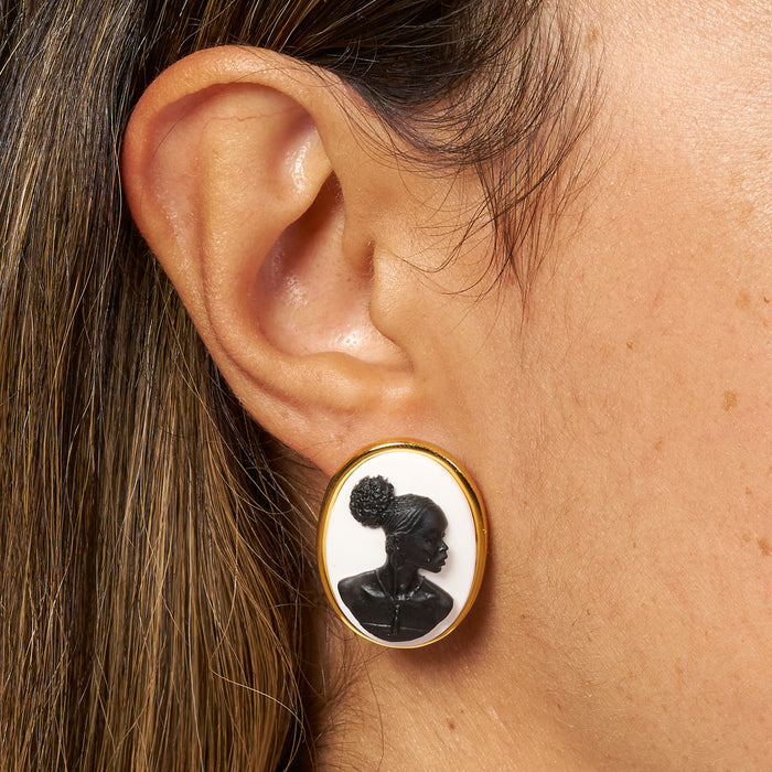 Grande Cameo Classic Earring