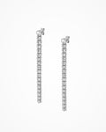Dettaglio orecchino Infinity Frames in argento placcato rodio